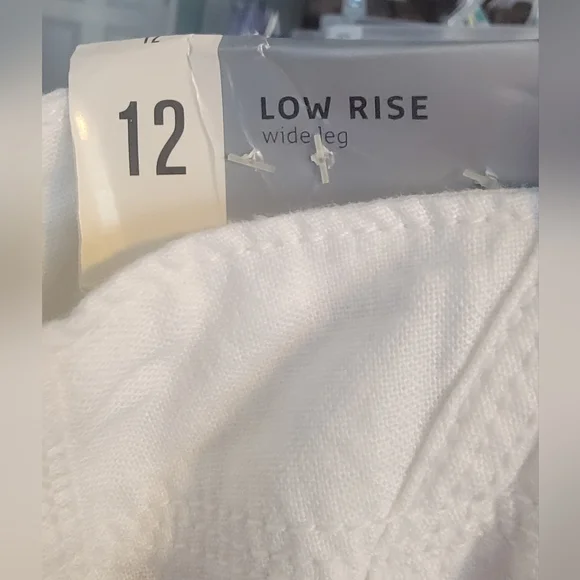 Old Navy Women's Linen, White, Cargo Pants Relaxed Fit. - Picture 6 of 11